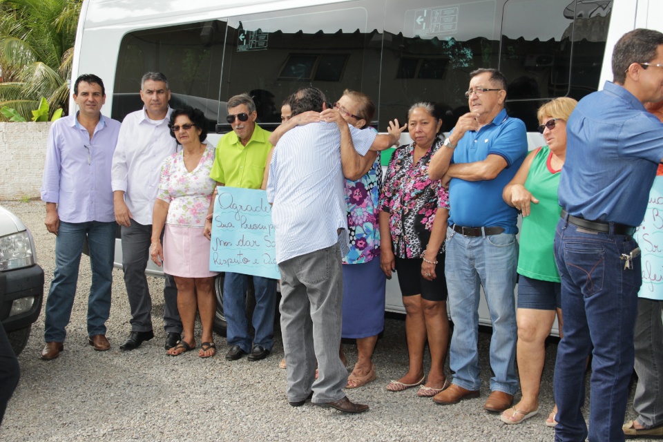 Prefeitura entrega novos veículos para a Saúde e o Meio Ambiente
