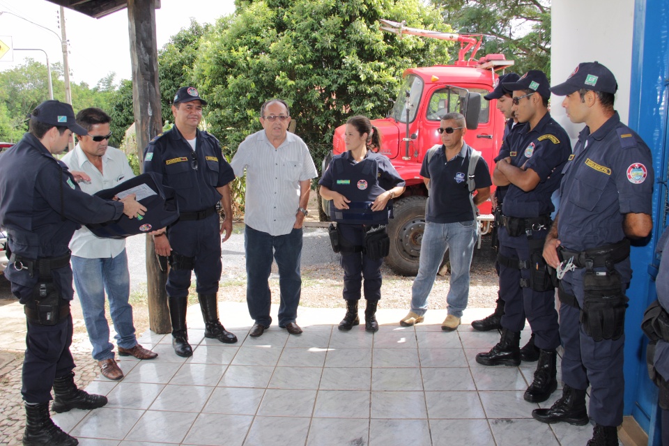 Prefeitura entrega coletes balísticos para a Guarda Municipal