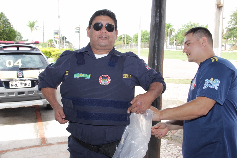 Prefeitura entrega coletes balísticos para a Guarda Municipal