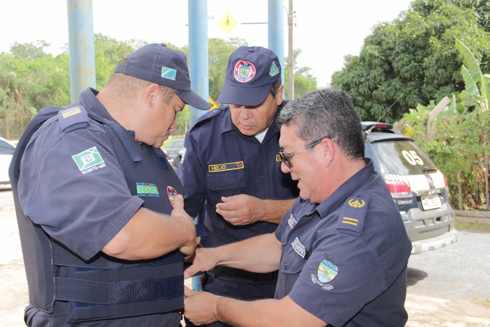 Prefeitura entrega coletes balísticos para a Guarda Municipal