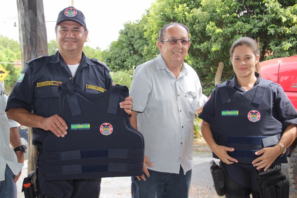 Prefeitura entrega coletes balísticos para a Guarda Municipal