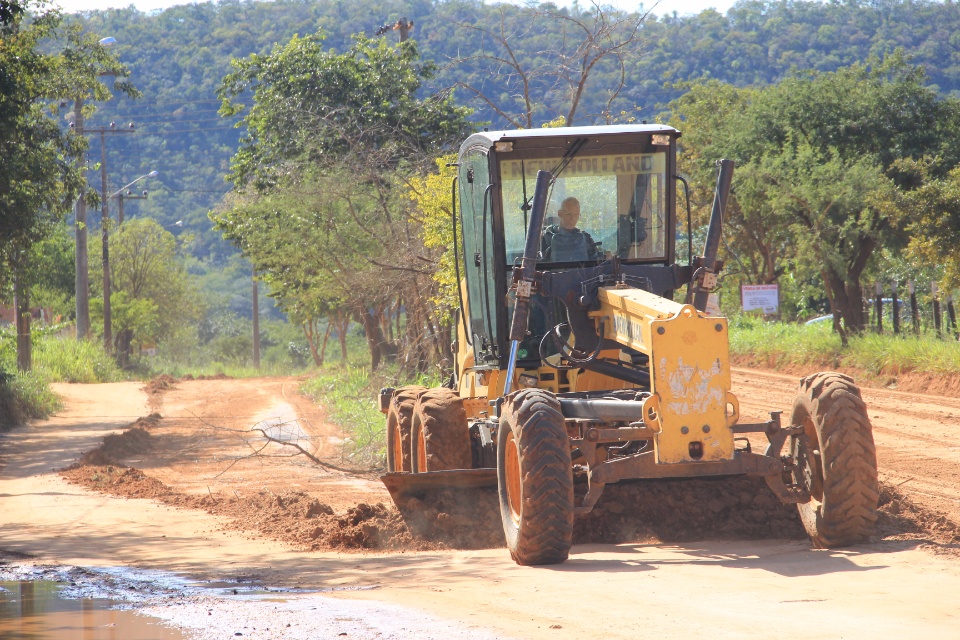 Obras patrola hoje as duas pistas da Avenida Matheus Muller