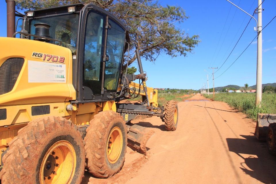 Obras patrola hoje as duas pistas da Avenida Matheus Muller