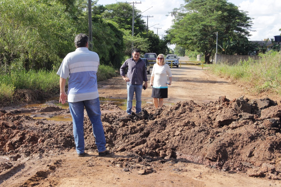 Obras recupera rua nas proximidades da Escola Renovo