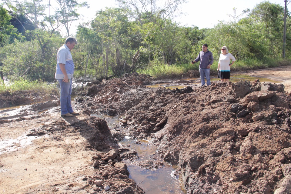 Obras recupera rua nas proximidades da Escola Renovo