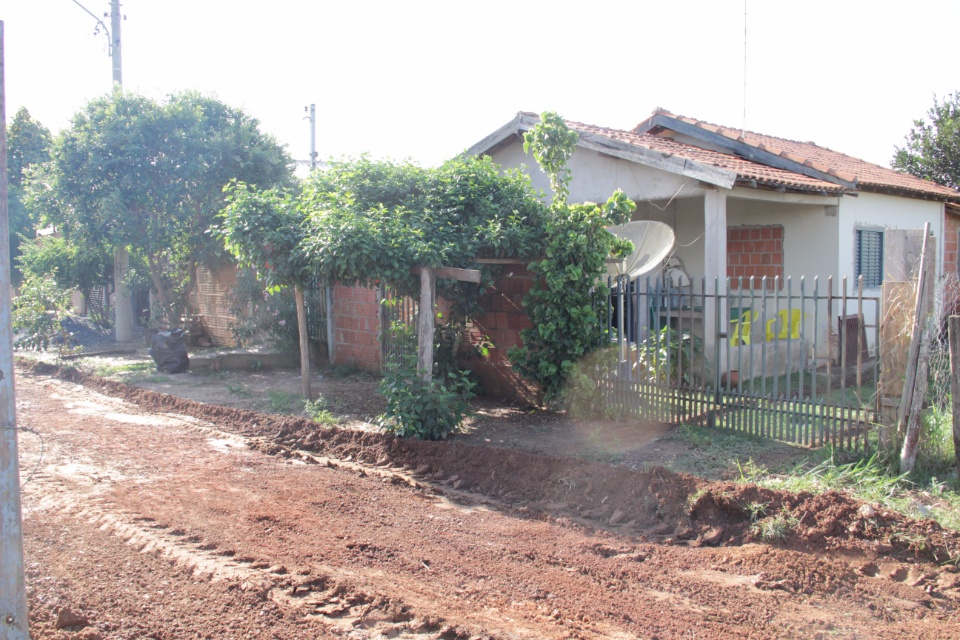 Prefeitura patrola Rua Projetada L, no Jardim Bom Viver II