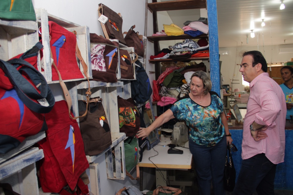 Secretária municipal e deputado visitam Instituto Família Legal