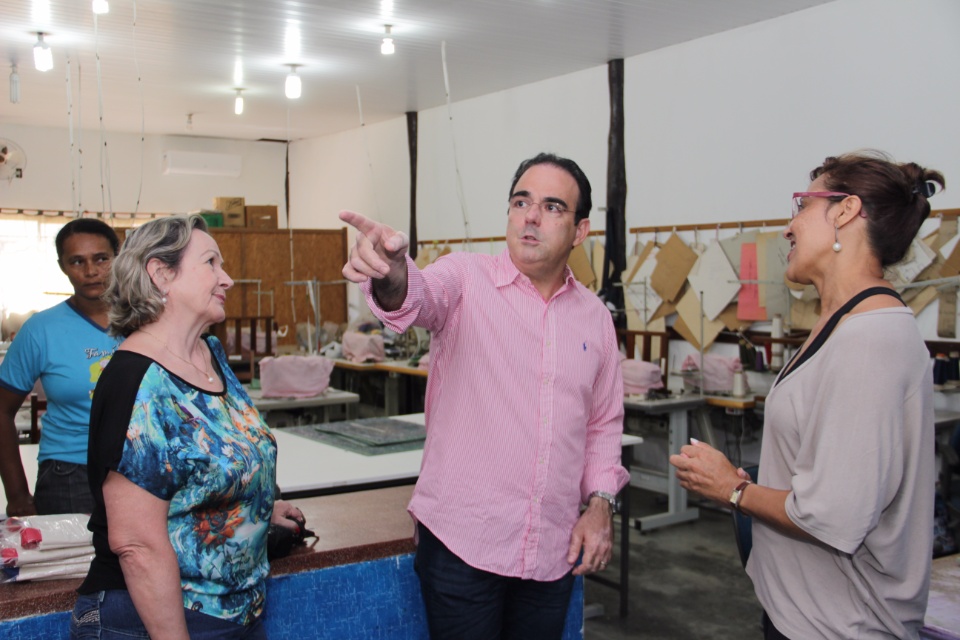 Secretária municipal e deputado visitam Instituto Família Legal