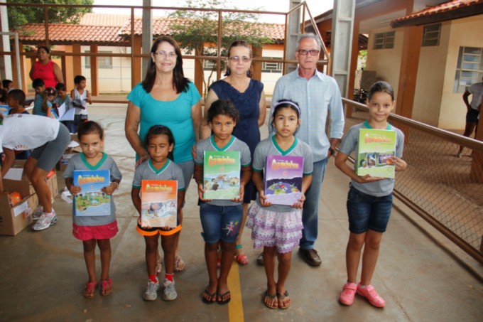 Educação: Prefeitura entregou apostilas para alunos das escolas municipais