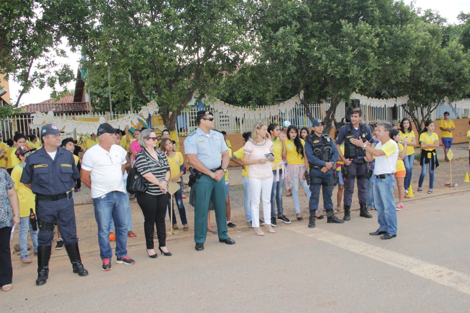 Simulação de acidente divulga campanha Maio Amarelo