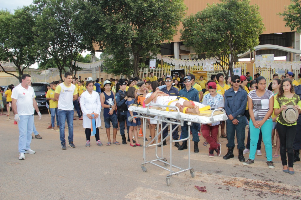Simulação de acidente divulga campanha Maio Amarelo
