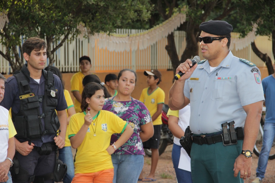 Simulação de acidente divulga campanha Maio Amarelo