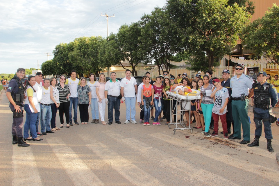 Simulação de acidente divulga campanha Maio Amarelo