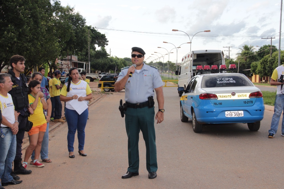 Simulação de acidente divulga campanha Maio Amarelo