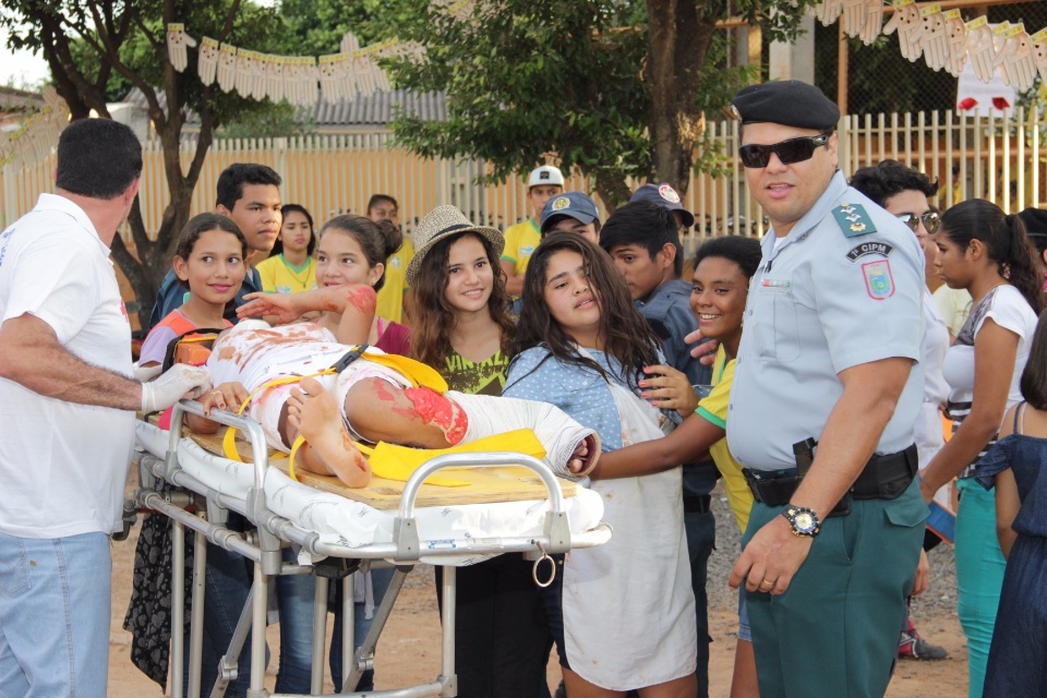 Simulação de acidente divulga campanha Maio Amarelo