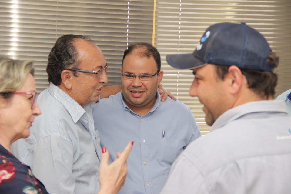 Prefeito recebe padre Israel e debate 89ª Festa de São Pedro