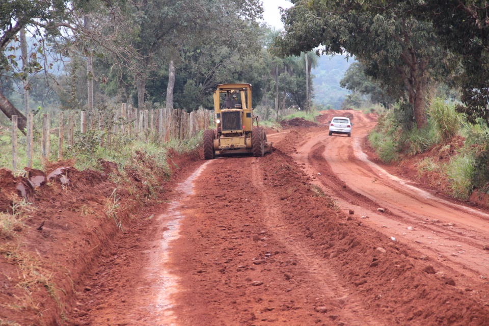 Agesul e Secretaria de Obras encascalham Rodovia do Turismo