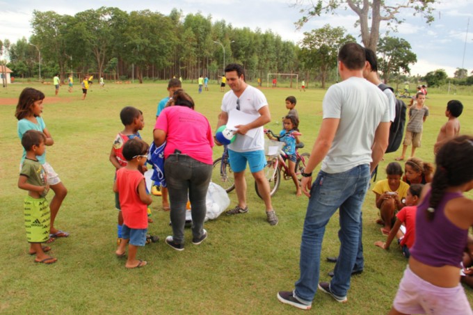 Esportes: Secretaria entrega material esportivo no Bom Viver