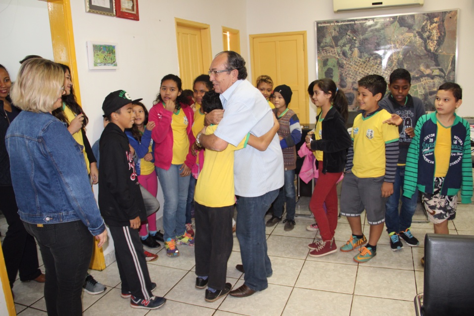 Prefeito recebe alunos da Escola João Alves da Nóbrega