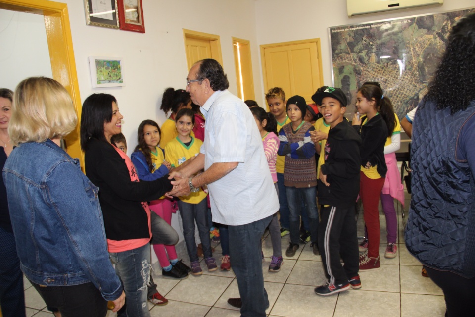 Prefeito recebe alunos da Escola João Alves da Nóbrega