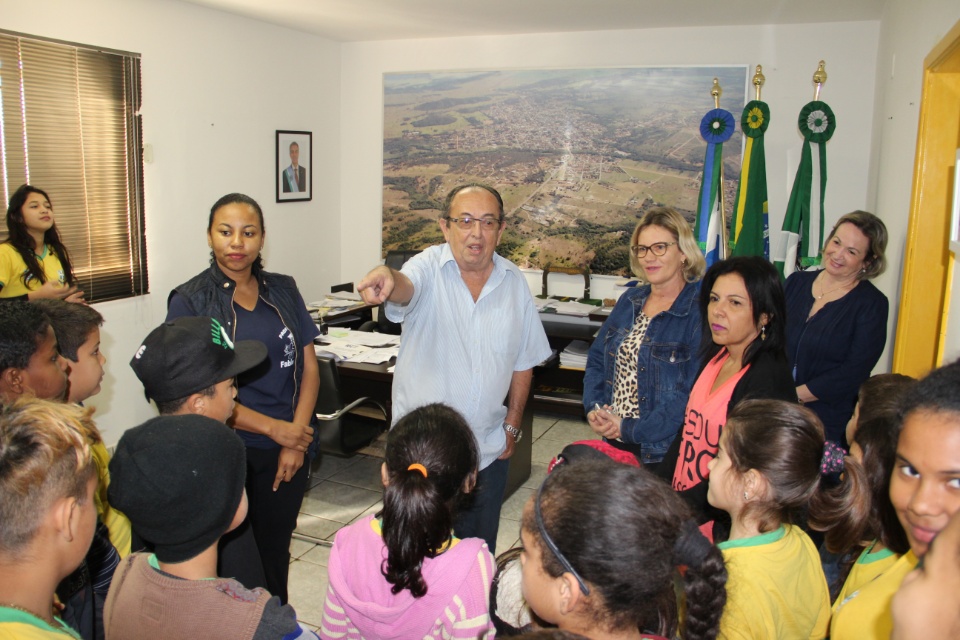 Prefeito recebe alunos da Escola João Alves da Nóbrega