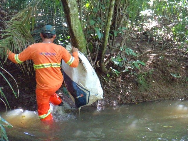 Trecho do Córrego Bonito recebeu vistoria e retirada de resíduos sólidos