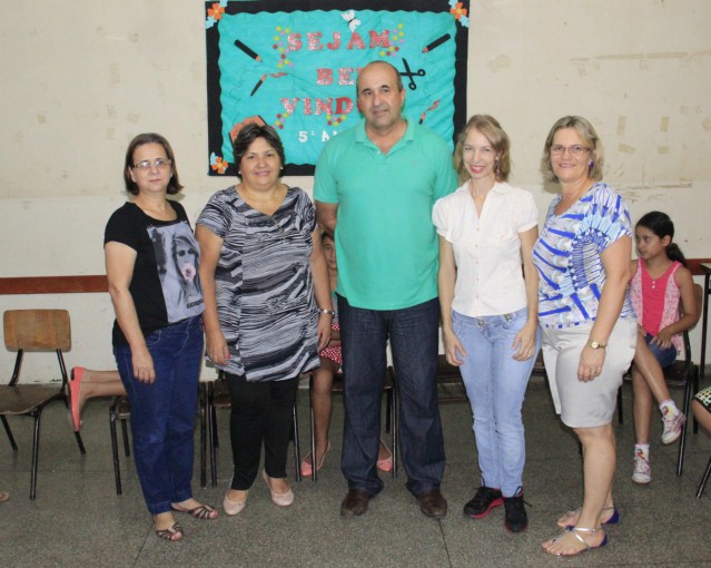 Café da manhã reúne prefeito e alunos de escola municipal