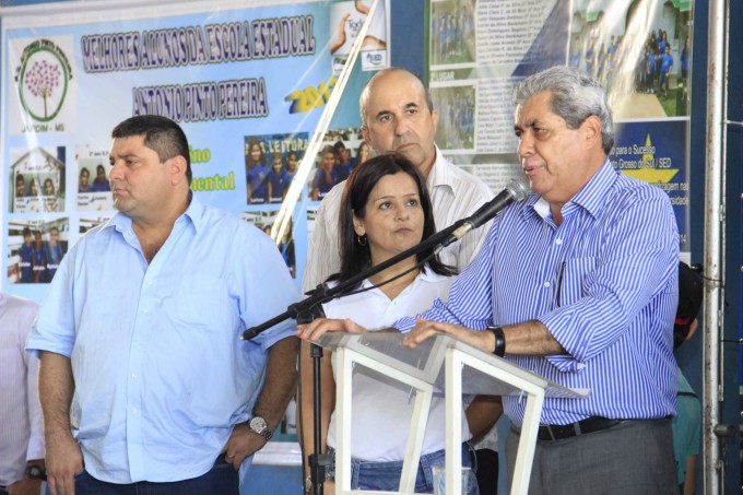 Prefeito Leleco participa juntamente com Governador, da entrega de prêmios aos melhores alunos