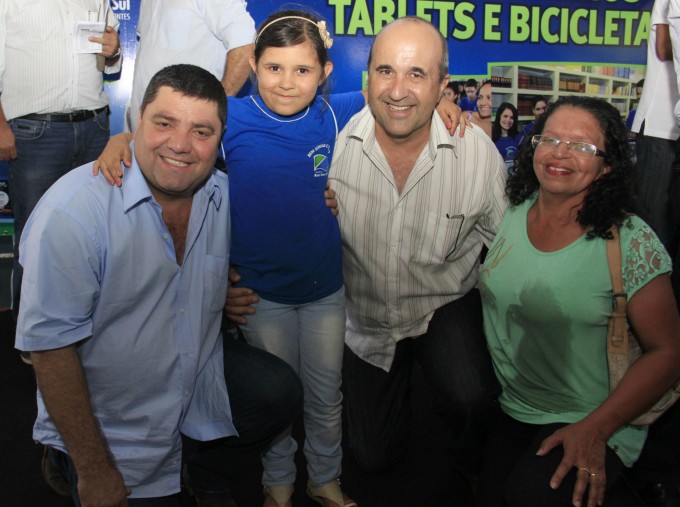 Prefeito Leleco participa juntamente com Governador, da entrega de prêmios aos melhores alunos