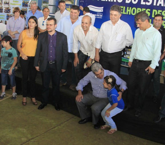 Prefeito Leleco participa juntamente com Governador, da entrega de prêmios aos melhores alunos