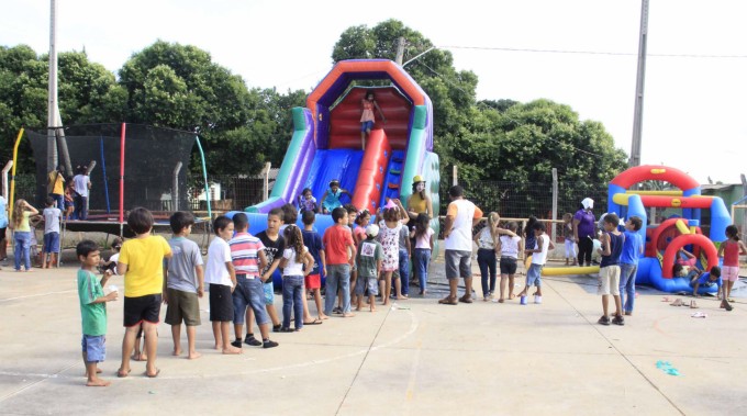 Escola Municipal comemora "Dia do Circo" em Bonito