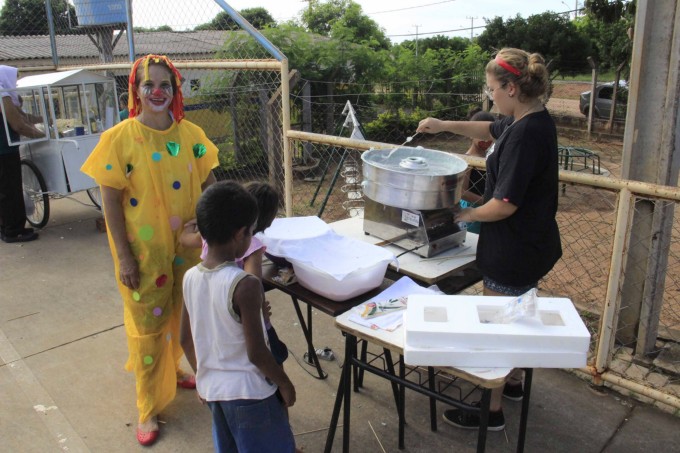 Escola Municipal comemora "Dia do Circo" em Bonito
