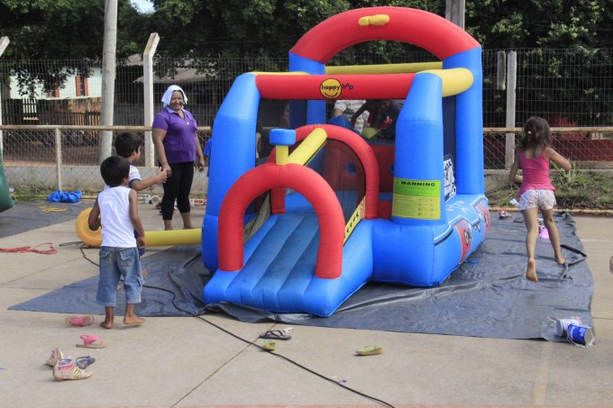 Escola Municipal comemora "Dia do Circo" em Bonito