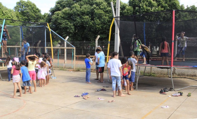 Escola Municipal comemora "Dia do Circo" em Bonito