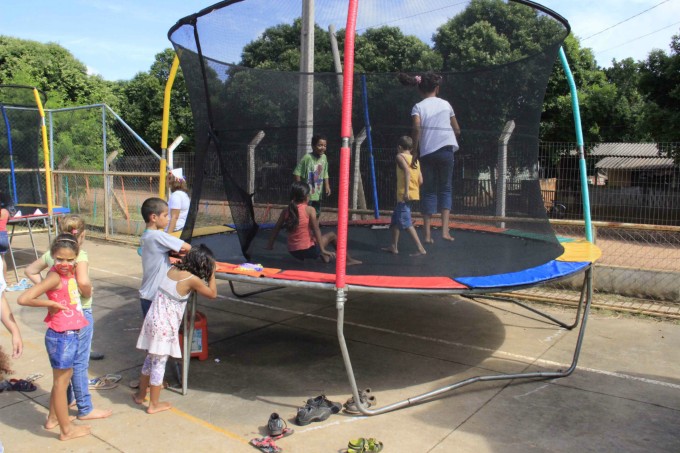Escola Municipal comemora "Dia do Circo" em Bonito
