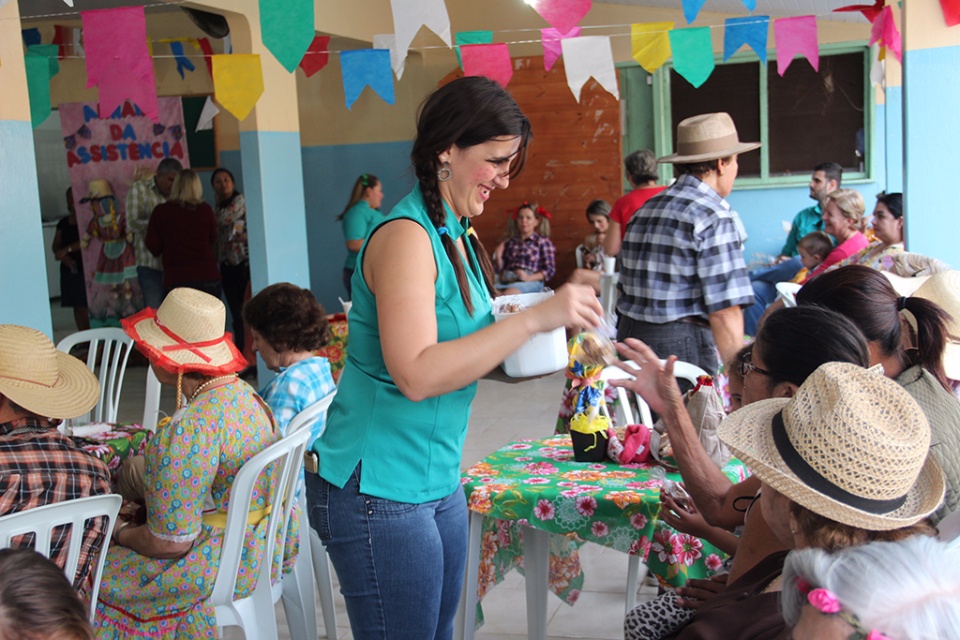 Secretaria de Assistência Social realiza o Arraiá do Conviver