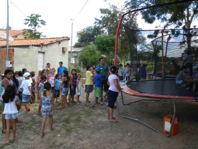 Prefeitura faz entrega dos uniformes na Escola Municipal Rural Águas do Miranda