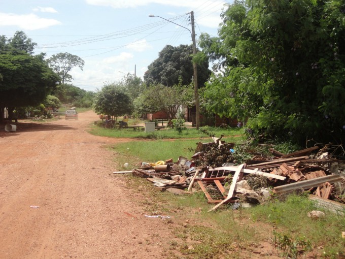 Prefeitura faz mutirão de limpeza e manutenção na Vila Machado