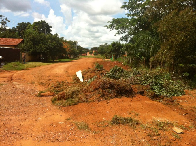 Prefeitura faz mutirão de limpeza e manutenção na Vila Machado