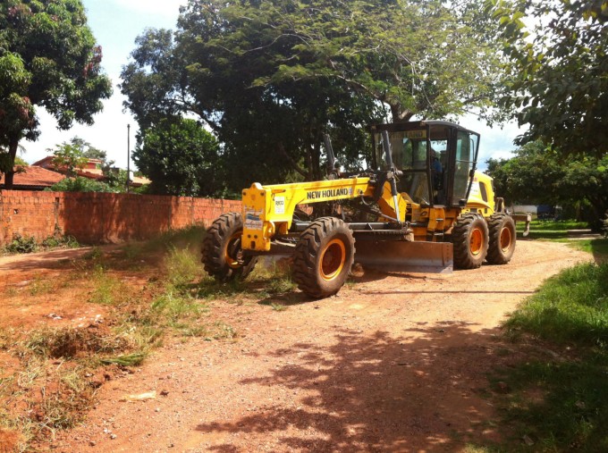 Prefeitura faz mutirão de limpeza e manutenção na Vila Machado