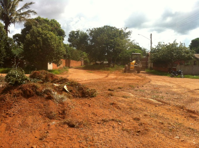 Prefeitura faz mutirão de limpeza e manutenção na Vila Machado