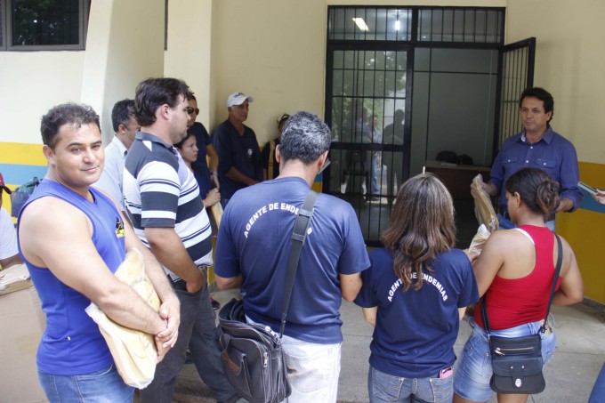 Agentes recebem kit de combate a dengue