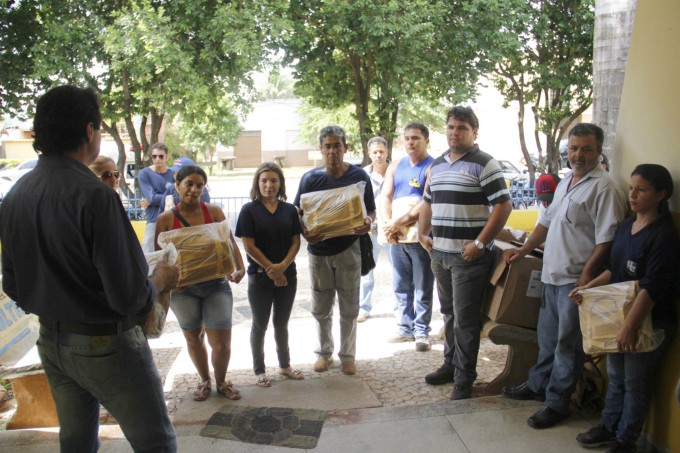 Agentes recebem kit de combate a dengue