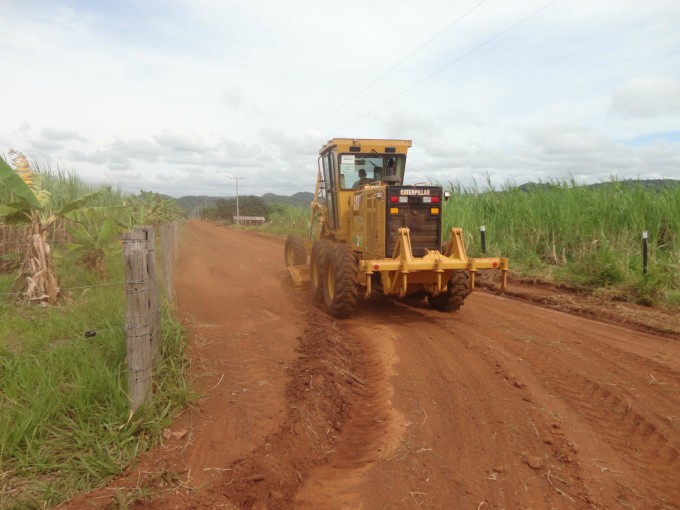 Seprodes e Obras trabalham na melhoria das vias em assentamentos