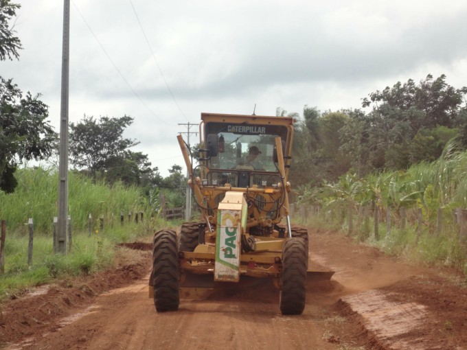 Seprodes e Obras trabalham na melhoria das vias em assentamentos