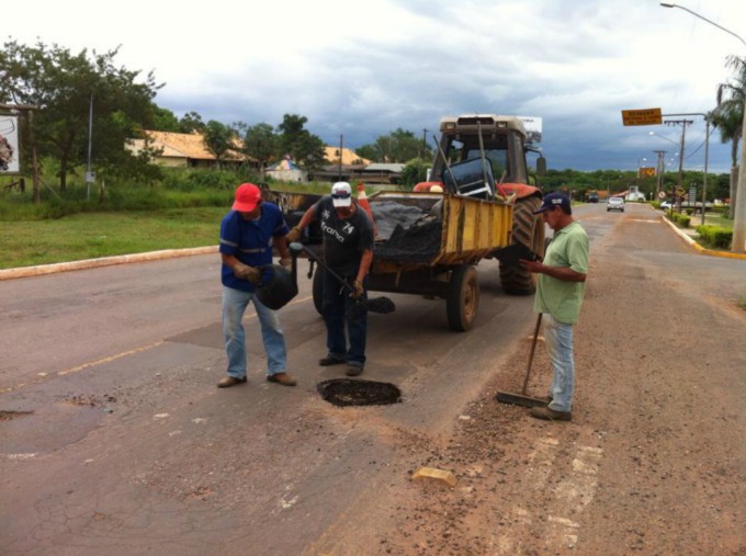 Secretaria de Obras intensifica ações na entrada da cidade