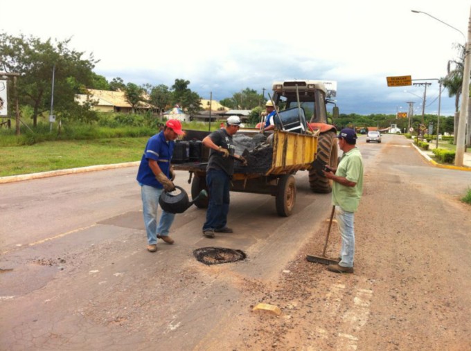 Secretaria de Obras intensifica ações na entrada da cidade