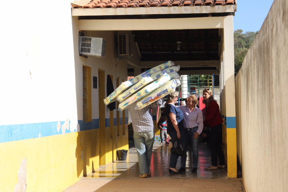 Prefeitura entrega colchões aos Centros de Educação Infantil