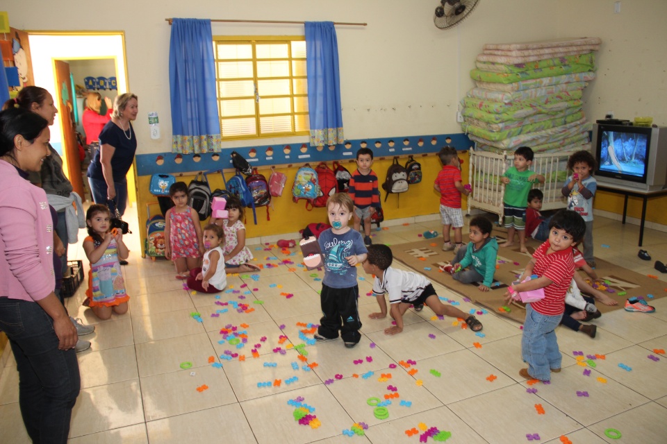 Prefeitura entrega colchões aos Centros de Educação Infantil