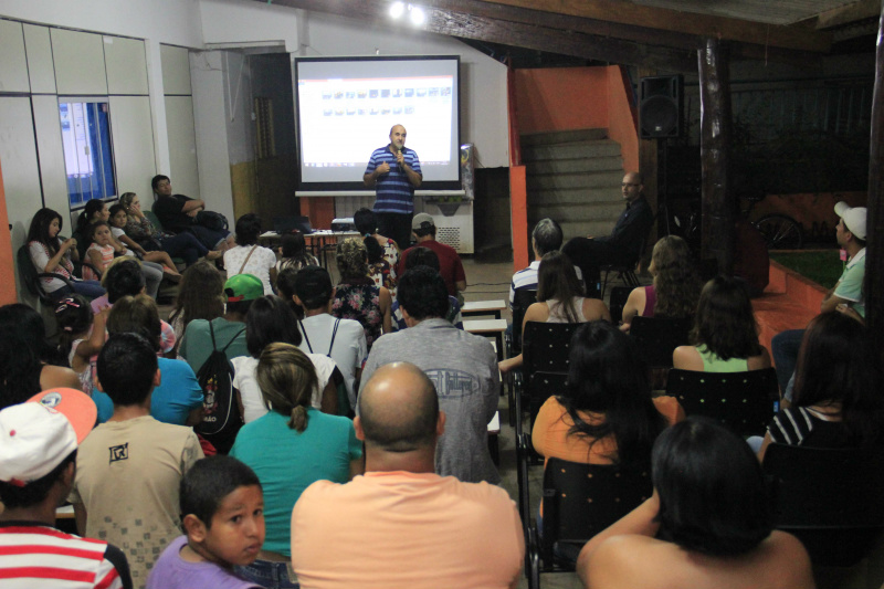Prefeito Leleco em conversa com os pais dos alunos da Banda Municipal.